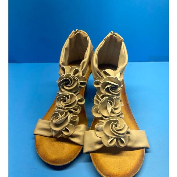 PATRIZIA Spring Step Harlequin Beige Wedge Sandals Shoes Size 7 Flowers T-Strap - Picture 2 of 12